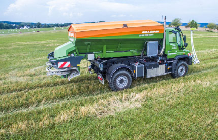 Düngung mit Unimog